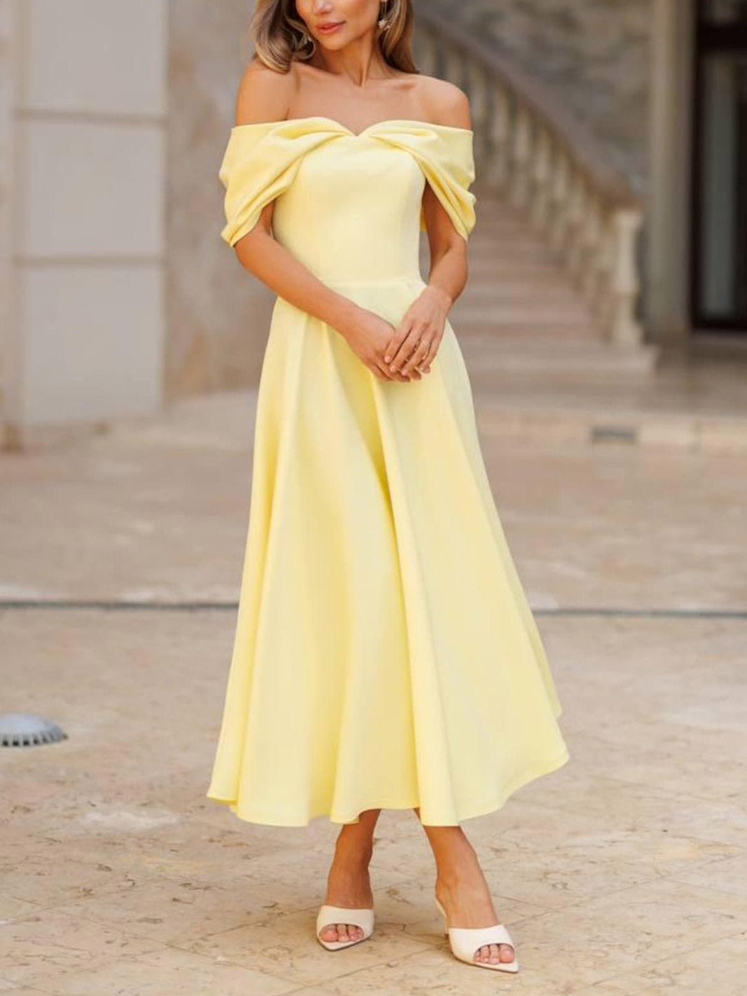 Candela | Abito lungo elegante con spalle scoperte e drappeggio