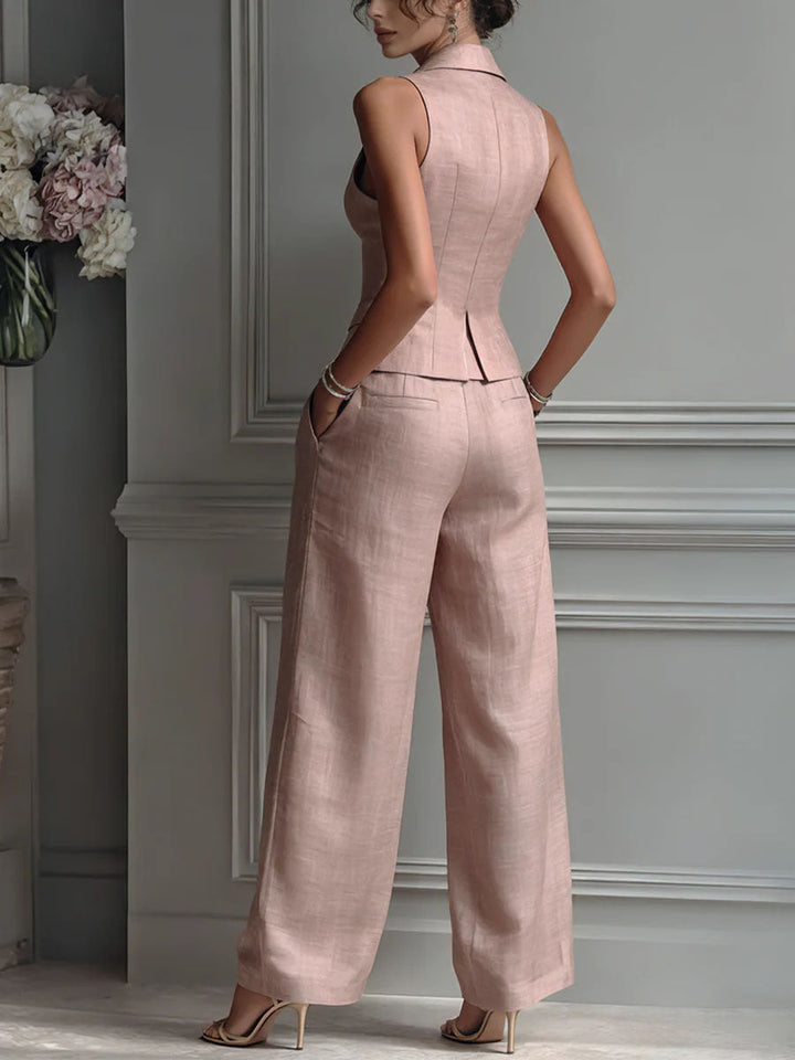 Completo da donna a due pezzi con scollo a V e bottoni