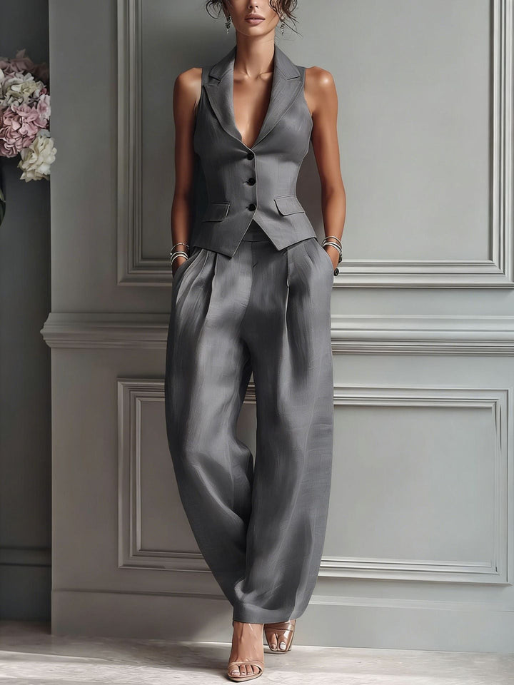 Completo da donna a due pezzi con scollo a V e bottoni