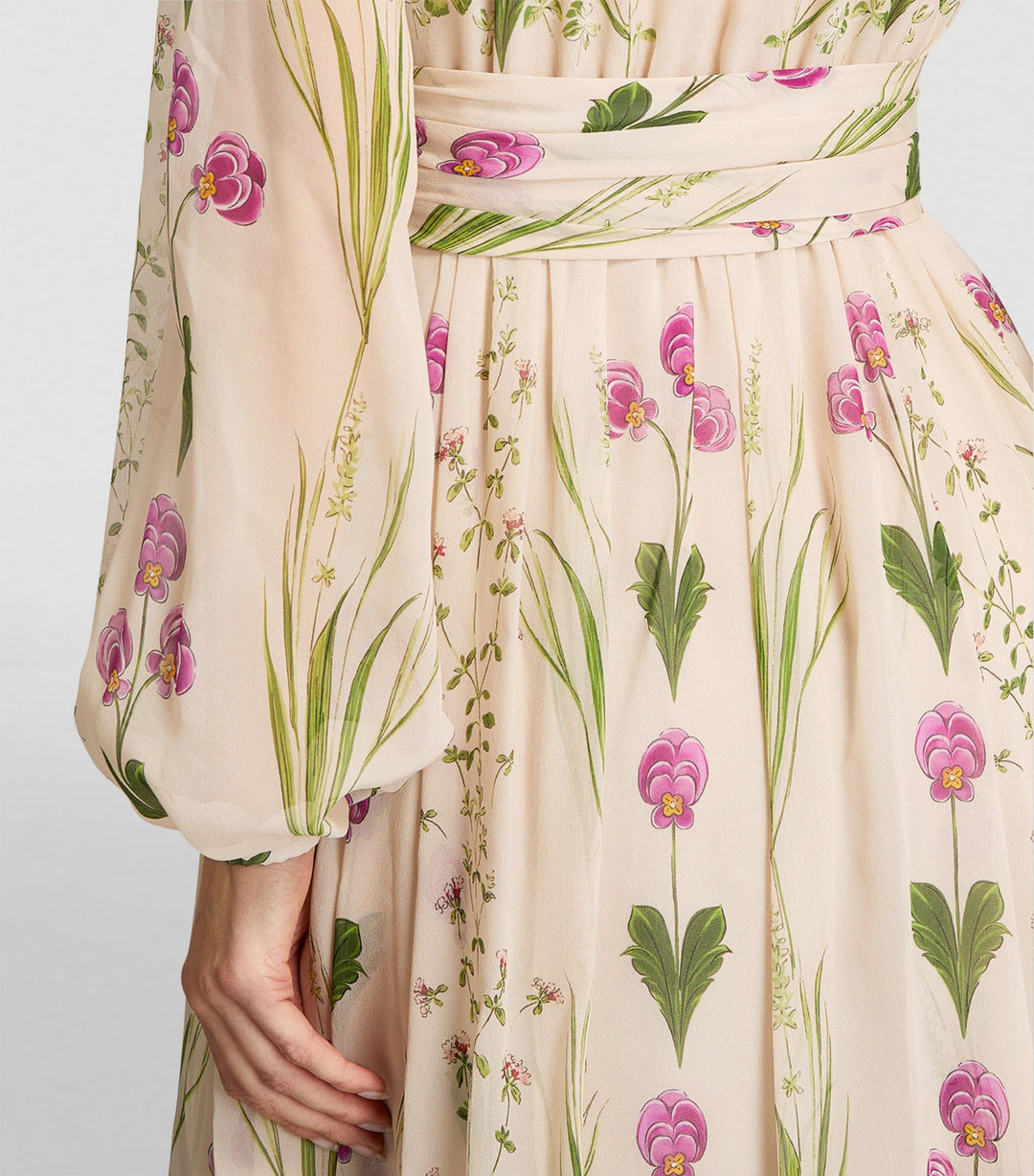 FLOWING FLORAL MAXI DRESS